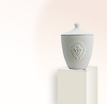Weie Design Urne Savona: Keramikurne mit Ritterlilie