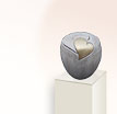 Weiße Design Urne Marcia: Herzurne aus Keramik